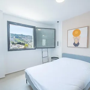 דירה Port - Downtown Luxury, חיפה